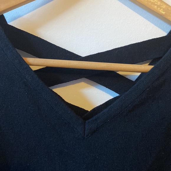 Active USA V-neck sweater - Picture 2 of 5